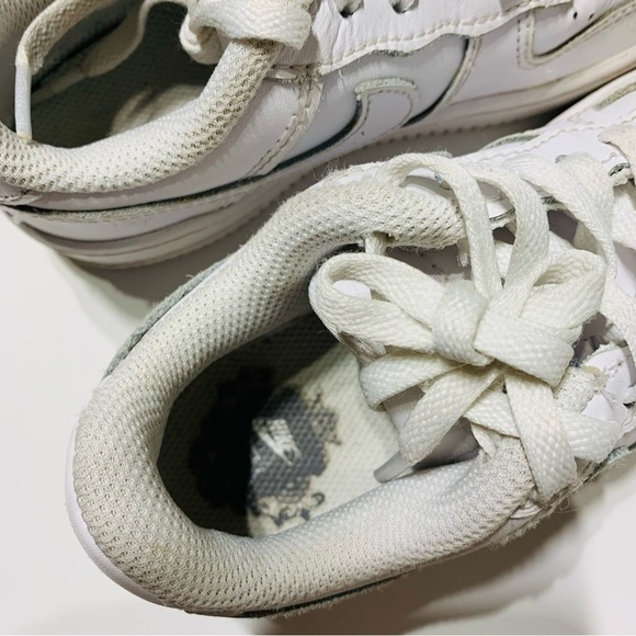 Nike all white low top sneakers - Picture 3 of 6